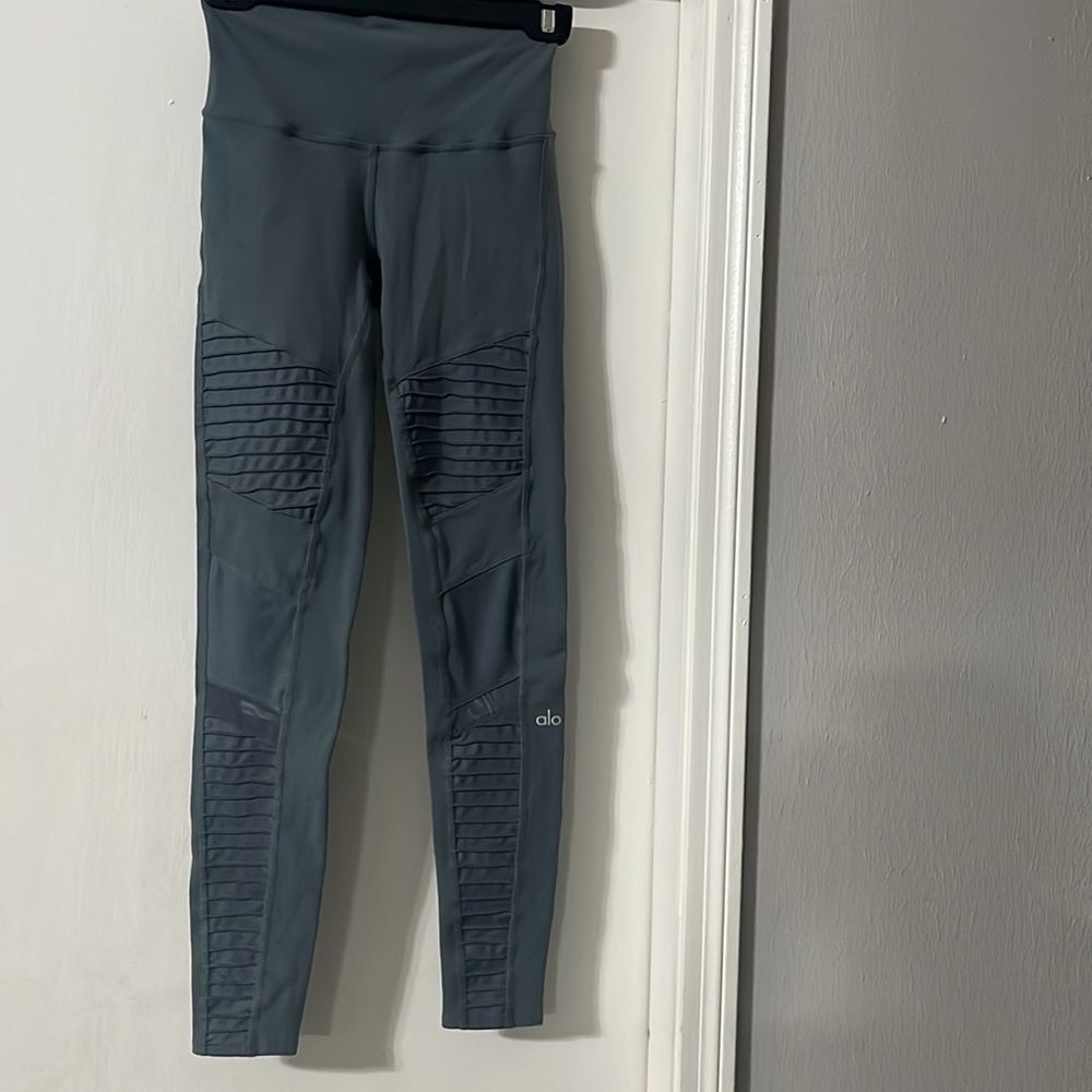 Alo High-Waist Moto Legging - Picture 4 of 9